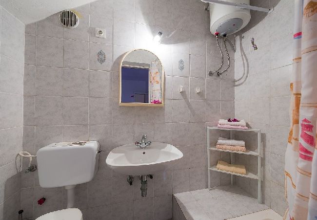 Ferienwohnung in Murvica - Ferienwohnung in Murvica mit Meerblick, Terrasse, Klimaanlage, W-LAN (146-3) Ferienwohnung in Murvica - Ferienwohnung in Murvica mit Meerblick, Terrasse, Klimaanlage, W-LAN (146-3)