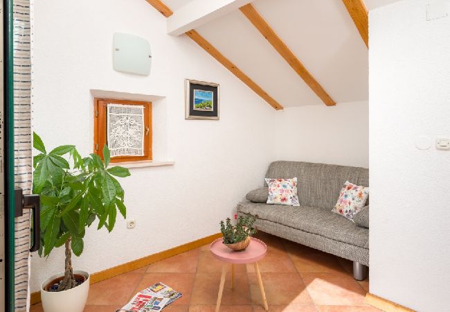 Ferienhaus in Bol - Ferienhaus in Bol mit Meerblick, Terrasse, Klimaanlage, W-LAN (154-1) Ferienhaus in Bol - Ferienhaus in Bol mit Meerblick, Terrasse, Klimaanlage, W-LAN (154-1)