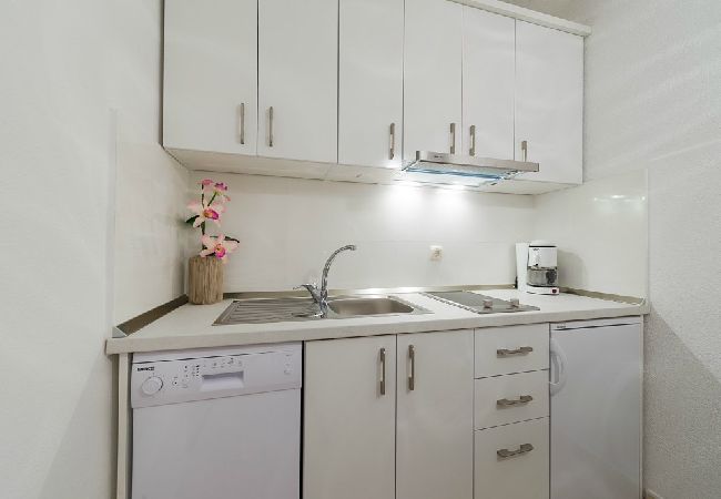 Ferienwohnung in Bol - Ferienwohnung in Bol mit Meerblick, Terrasse, Klimaanlage, W-LAN (155-2) Ferienwohnung in Bol - Ferienwohnung in Bol mit Meerblick, Terrasse, Klimaanlage, W-LAN (155-2)