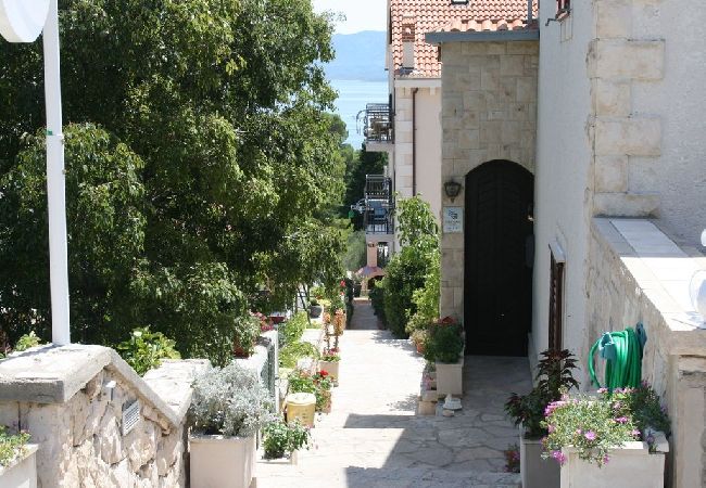 Ferienwohnung in Bol - Ferienwohnung in Bol mit Meerblick, Terrasse, Klimaanlage, W-LAN (155-2) Ferienwohnung in Bol - Ferienwohnung in Bol mit Meerblick, Terrasse, Klimaanlage, W-LAN (155-2)