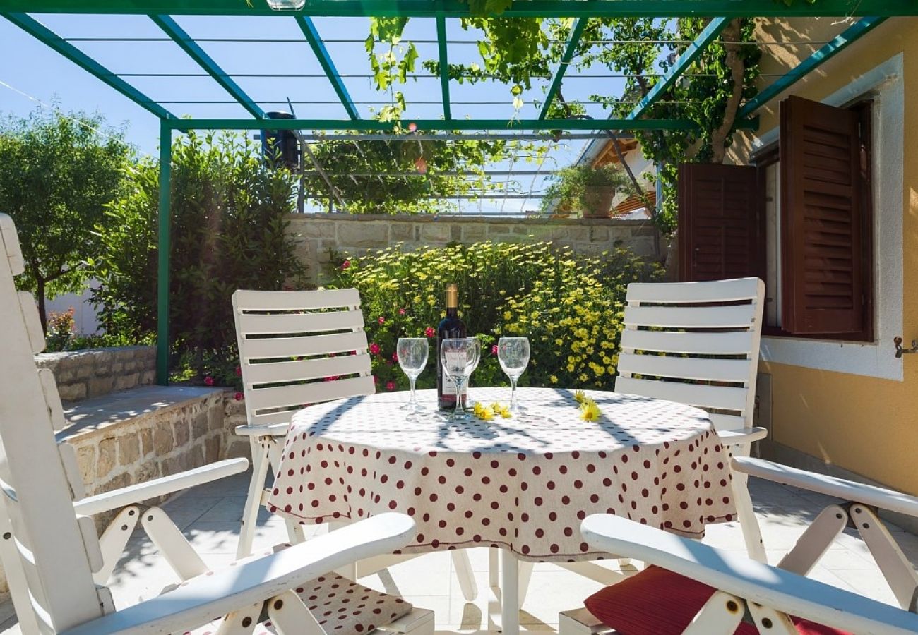 Ferienwohnung in Bol - Ferienwohnung in Bol mit Terrasse, Klimaanlage, W-LAN, Spülmaschine (155-3)