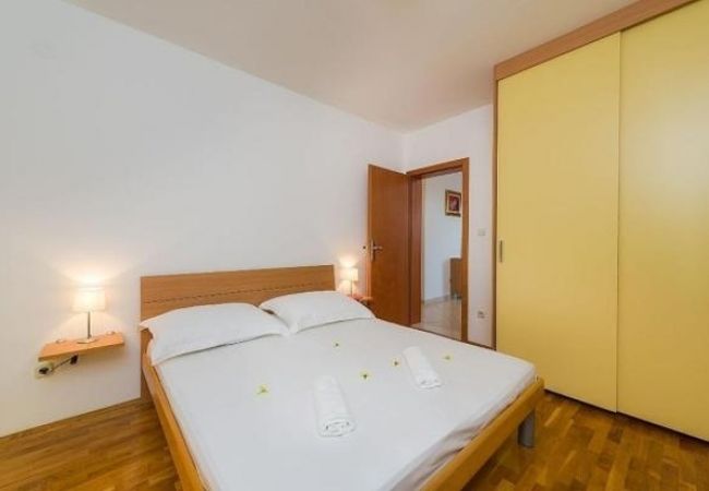 Ferienwohnung in Bol - Ferienwohnung in Bol mit Meerblick, Balkon, Klimaanlage, W-LAN (156-2) Ferienwohnung in Bol - Ferienwohnung in Bol mit Meerblick, Balkon, Klimaanlage, W-LAN (156-2)