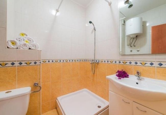 Ferienwohnung in Bol - Ferienwohnung in Bol mit Meerblick, Balkon, Klimaanlage, W-LAN (156-2) Ferienwohnung in Bol - Ferienwohnung in Bol mit Meerblick, Balkon, Klimaanlage, W-LAN (156-2)