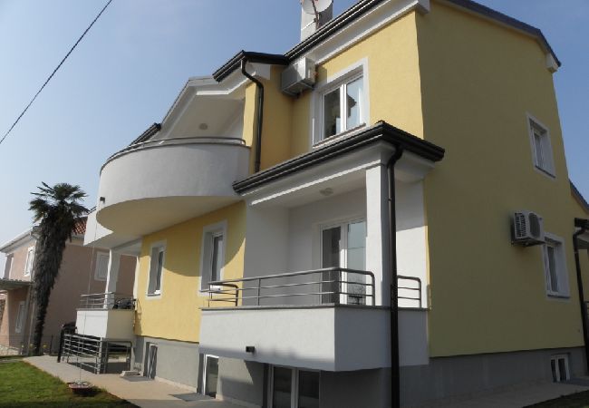 Ferienwohnung in Zambratija - Ferienwohnung in Zambratija mit Meerblick, Balkon, Klimaanlage, W-LAN (158-1) Ferienwohnung in Zambratija - Ferienwohnung in Zambratija mit Meerblick, Balkon, Klimaanlage, W-LAN (158-1)
