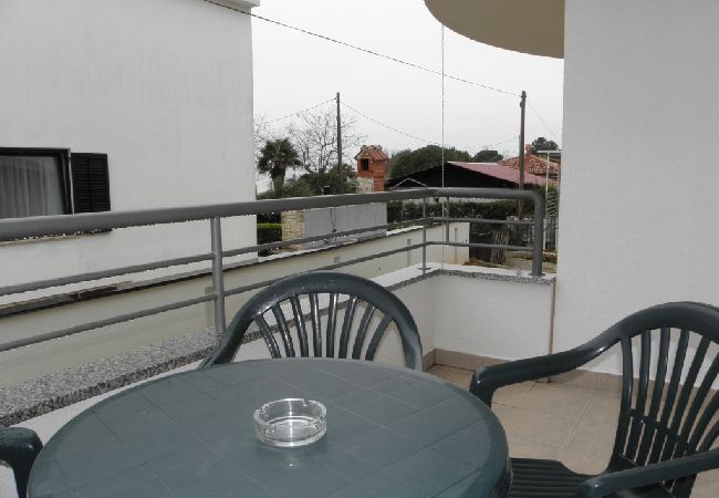 Ferienwohnung in Zambratija - Ferienwohnung in Zambratija mit Meerblick, Balkon, Klimaanlage, W-LAN (158-1) Ferienwohnung in Zambratija - Ferienwohnung in Zambratija mit Meerblick, Balkon, Klimaanlage, W-LAN (158-1)