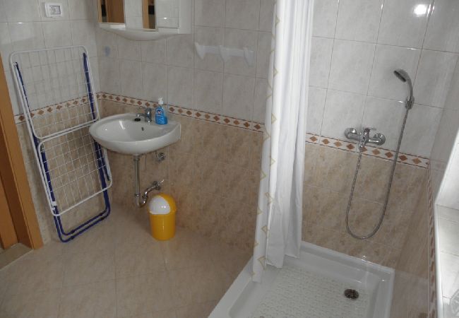 Ferienwohnung in Zambratija - Ferienwohnung in Zambratija mit Meerblick, Balkon, Klimaanlage, W-LAN (158-1) Ferienwohnung in Zambratija - Ferienwohnung in Zambratija mit Meerblick, Balkon, Klimaanlage, W-LAN (158-1)