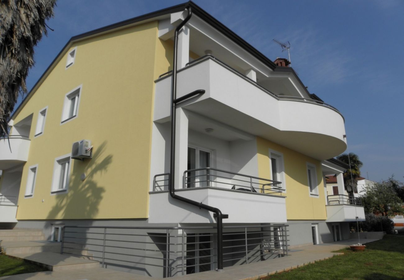 Ferienwohnung in Zambratija - Ferienwohnung in Zambratija mit Meerblick, Balkon, Klimaanlage, W-LAN (158-1)