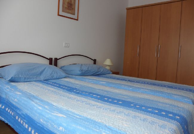 Ferienwohnung in Zambratija - Ferienwohnung in Zambratija mit Meerblick, Balkon, Klimaanlage, W-LAN (158-3) Ferienwohnung in Zambratija - Ferienwohnung in Zambratija mit Meerblick, Balkon, Klimaanlage, W-LAN (158-3)