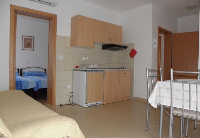 Ferienwohnung in Zambratija - Ferienwohnung in Zambratija mit Meerblick, Balkon, Klimaanlage, W-LAN (158-3) Ferienwohnung in Zambratija - Ferienwohnung in Zambratija mit Meerblick, Balkon, Klimaanlage, W-LAN (158-3)