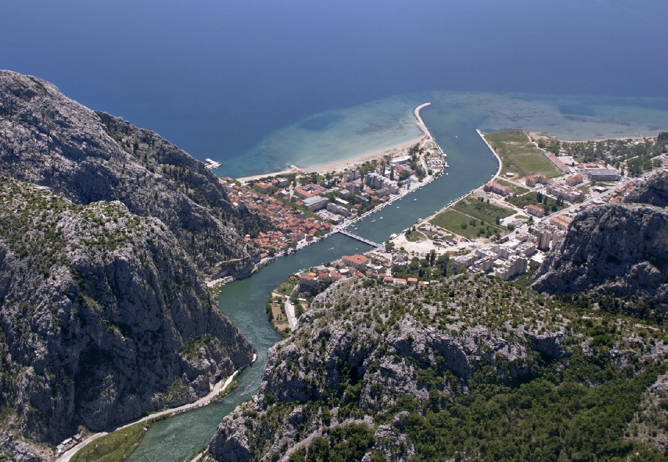 Ferienwohnung in Omiš - Ferienwohnung in Omiš mit Meerblick, Balkon, Klimaanlage, W-LAN (161-1)