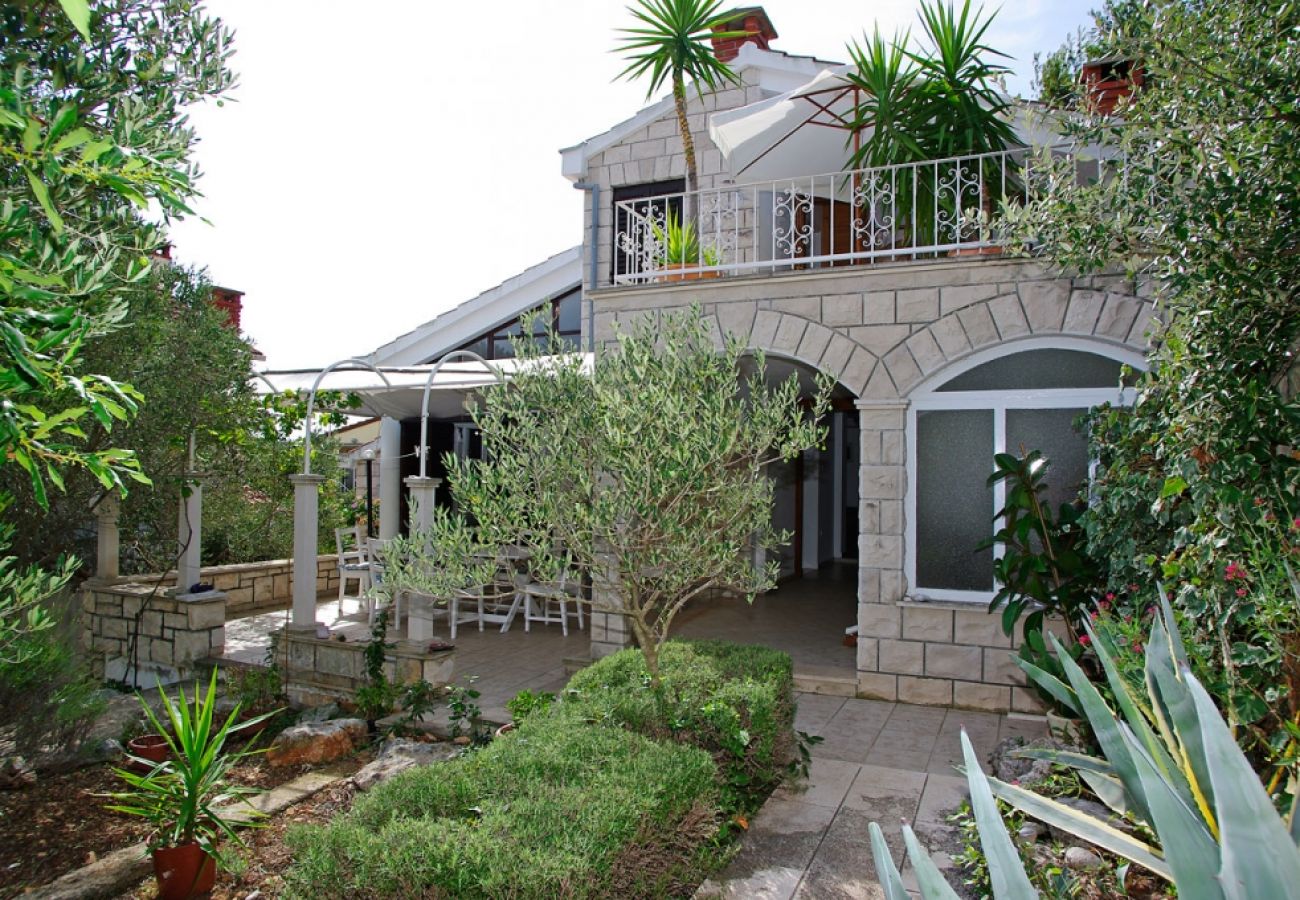 Ferienhaus in Vela Luka - Ferienhaus in Tri Porte (Potirna) mit Meerblick, Terrasse, Klimaanlage, W-LAN (166-1)