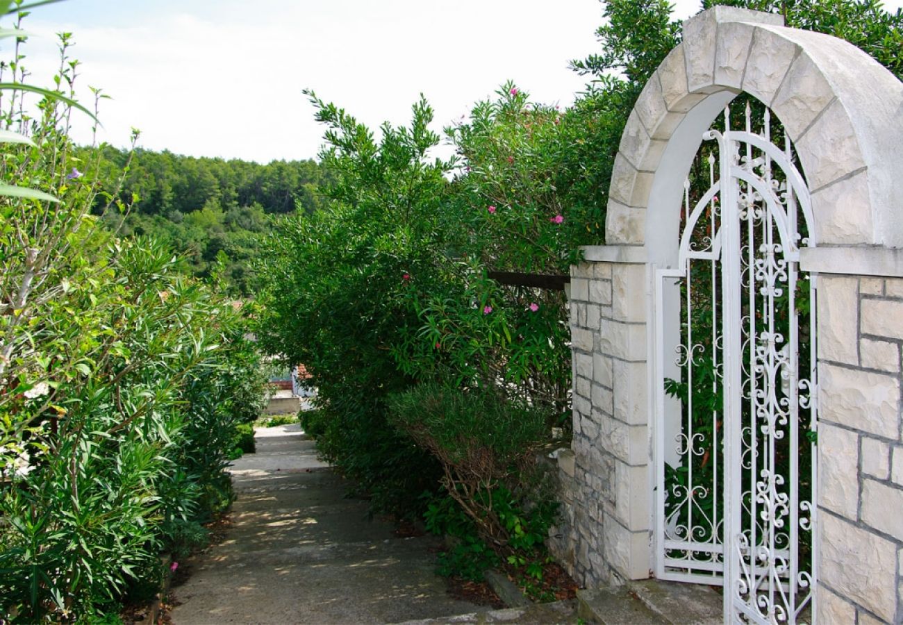 Ferienhaus in Vela Luka - Ferienhaus in Tri Porte (Potirna) mit Meerblick, Terrasse, Klimaanlage, W-LAN (166-1)