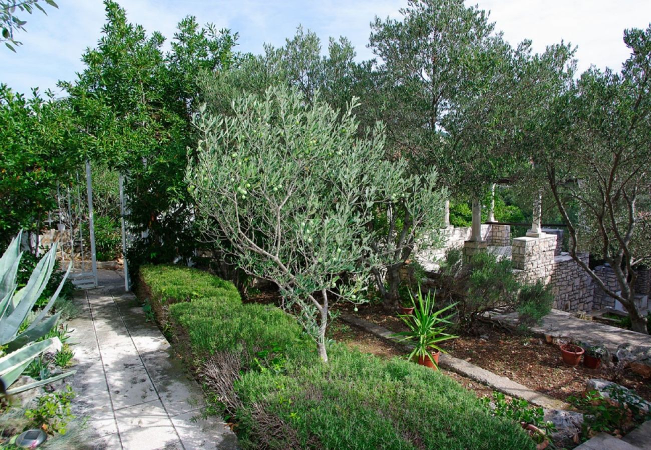 Ferienhaus in Vela Luka - Ferienhaus in Tri Porte (Potirna) mit Meerblick, Terrasse, Klimaanlage, W-LAN (166-1)