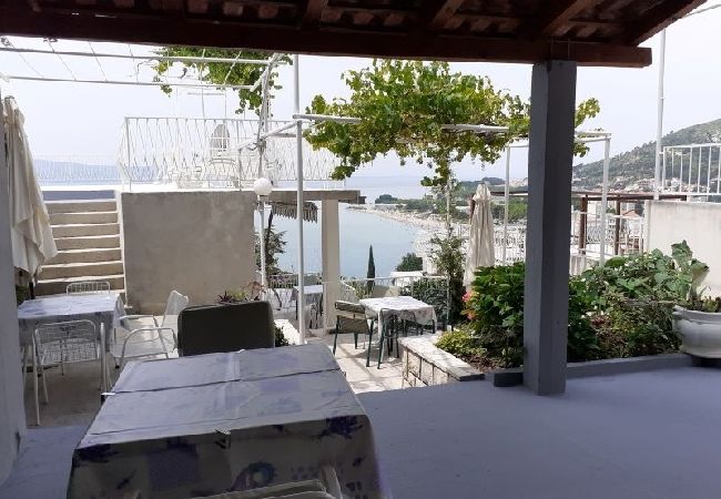 Ferienwohnung in Omiš - Ferienwohnung in Omiš mit Meerblick, Terrasse, W-LAN (161-2) Ferienwohnung in Omiš - Ferienwohnung in Omiš mit Meerblick, Terrasse, W-LAN (161-2)