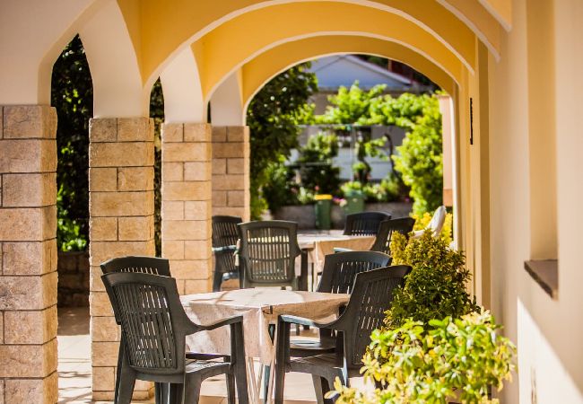 Ferienwohnung in Lopar - Ferienwohnung in Lopar mit Meerblick, Terrasse, W-LAN, Waschmaschine (186-1) Ferienwohnung in Lopar - Ferienwohnung in Lopar mit Meerblick, Terrasse, W-LAN, Waschmaschine (186-1)