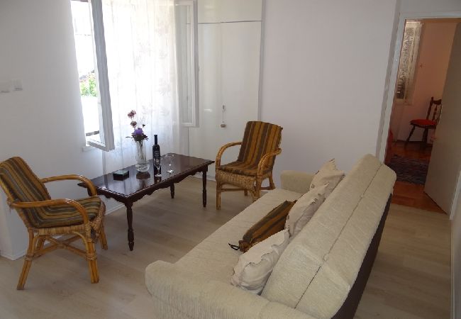 Ferienwohnung in Hvar - Ferienwohnung in Hvar-Stadt mit Meerblick, Terrasse, Klimaanlage, W-LAN (199-2) Ferienwohnung in Hvar - Ferienwohnung in Hvar-Stadt mit Meerblick, Terrasse, Klimaanlage, W-LAN (199-2)