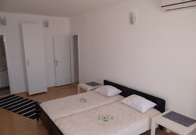 Ferienwohnung in Hvar - Ferienwohnung in Hvar-Stadt mit Meerblick, Terrasse, Klimaanlage, W-LAN (199-2) Ferienwohnung in Hvar - Ferienwohnung in Hvar-Stadt mit Meerblick, Terrasse, Klimaanlage, W-LAN (199-2)