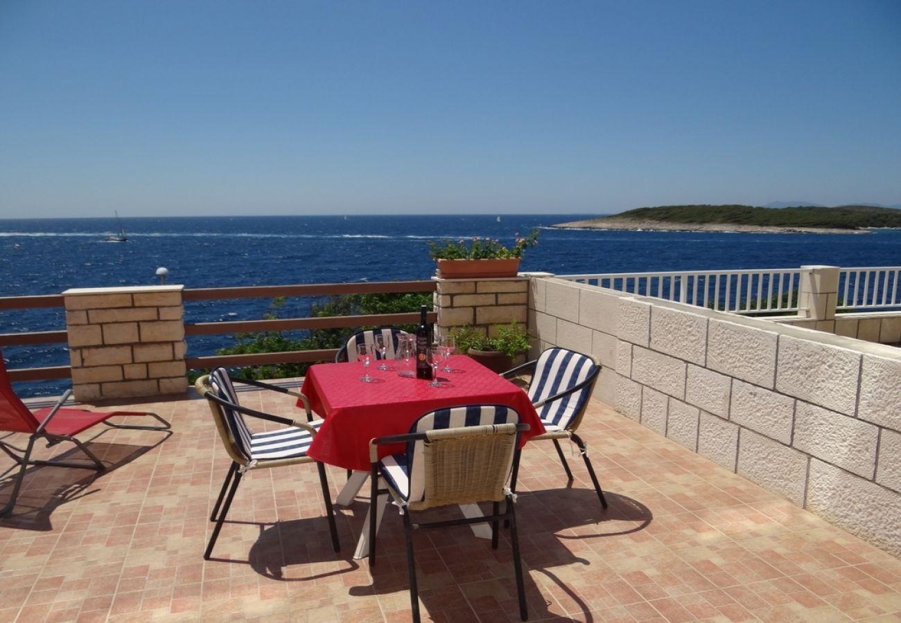 Ferienwohnung in Hvar - Ferienwohnung in Hvar-Stadt mit Meerblick, Terrasse, Klimaanlage, W-LAN (199-2)