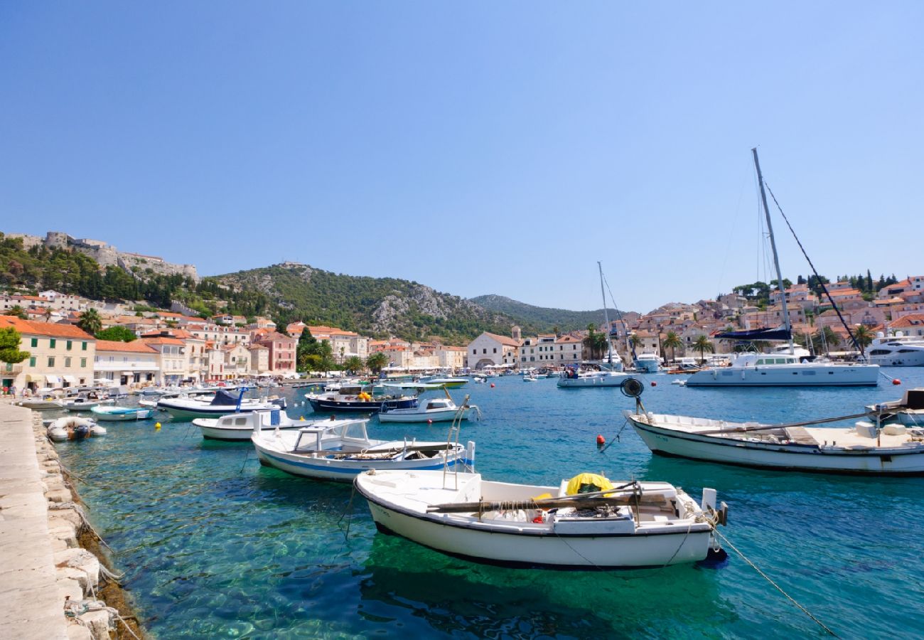 Ferienwohnung in Hvar - Ferienwohnung in Hvar-Stadt mit Meerblick, Terrasse, Klimaanlage, W-LAN (199-2)