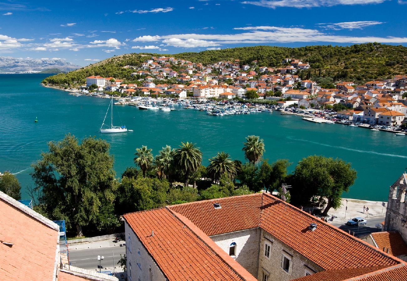 Ferienwohnung in Seget Vranjica - Ferienwohnung in Seget Vranjica mit Meerblick, Balkon, Klimaanlage, W-LAN (215-1)