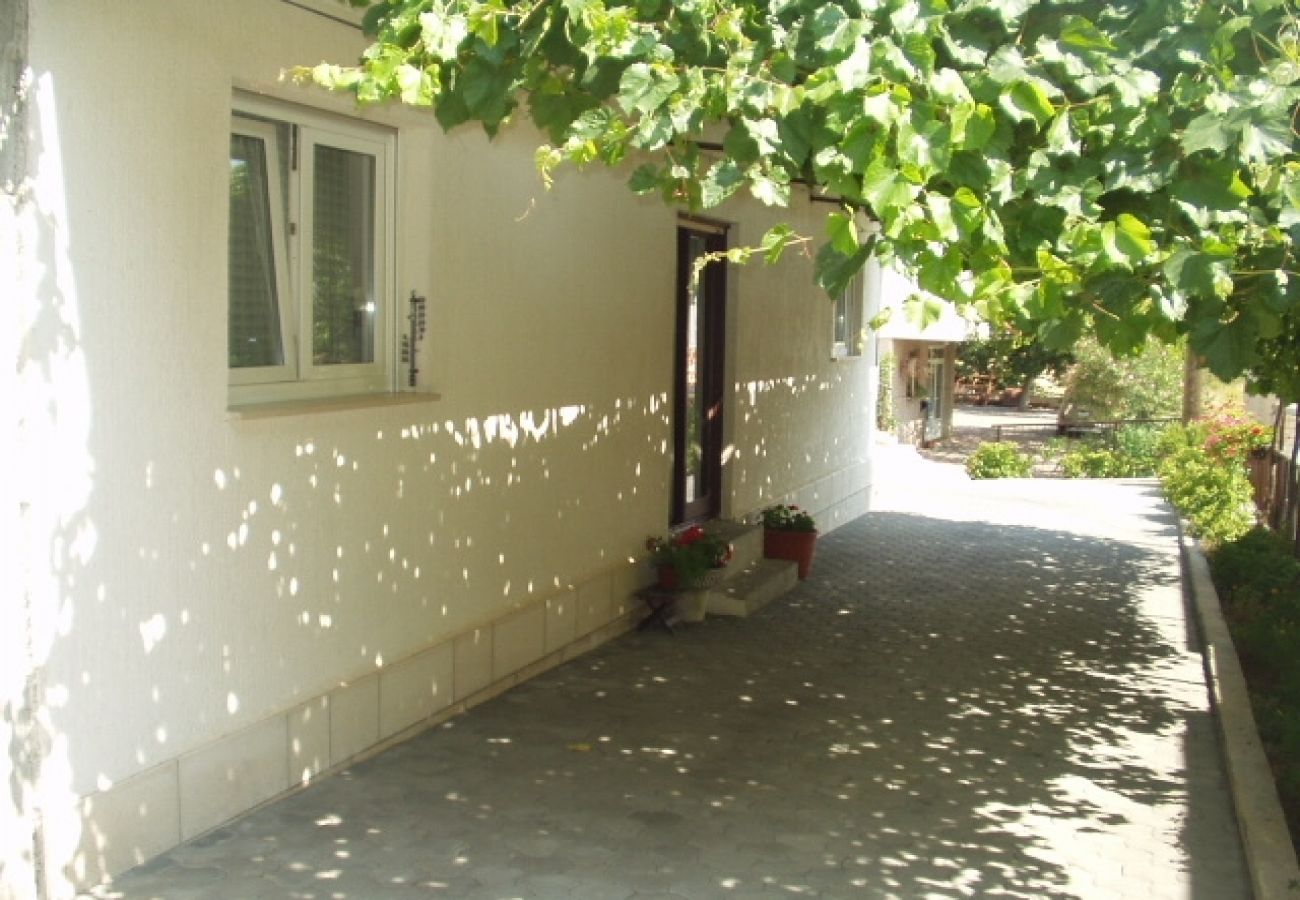 Ferienwohnung in Duce - Ferienwohnung in Duće mit Meerblick, Balkon, Klimaanlage, W-LAN (237-1)