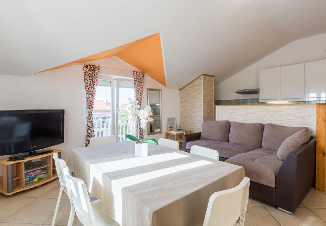 Ferienwohnung in Umag - Ferienwohnung in Umag mit Terrasse, Klimaanlage, W-LAN, Waschmaschine (244-2) Ferienwohnung in Umag - Ferienwohnung in Umag mit Terrasse, Klimaanlage, W-LAN, Waschmaschine (244-2)