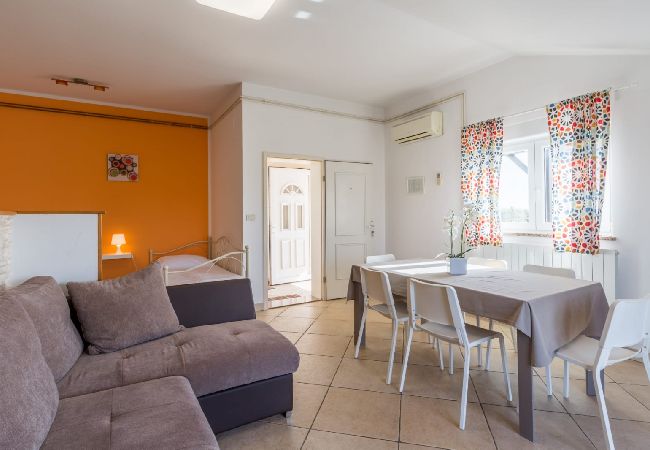 Ferienwohnung in Umag - Ferienwohnung in Umag mit Terrasse, Klimaanlage, W-LAN, Waschmaschine (244-2) Ferienwohnung in Umag - Ferienwohnung in Umag mit Terrasse, Klimaanlage, W-LAN, Waschmaschine (244-2)