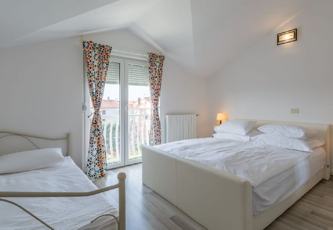 Ferienwohnung in Umag - Ferienwohnung in Umag mit Terrasse, Klimaanlage, W-LAN, Waschmaschine (244-2) Ferienwohnung in Umag - Ferienwohnung in Umag mit Terrasse, Klimaanlage, W-LAN, Waschmaschine (244-2)