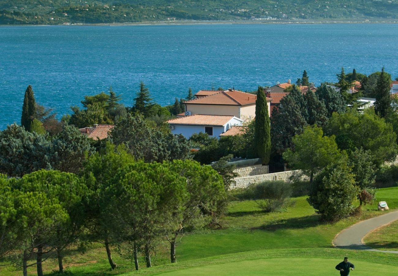 Ferienwohnung in Umag - Ferienwohnung in Umag mit Terrasse, Klimaanlage, W-LAN, Waschmaschine (244-2)