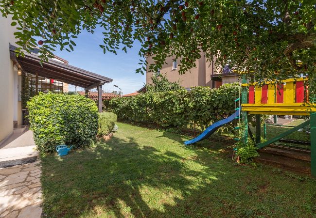 Ferienwohnung in Umag - Ferienwohnung in Umag mit Terrasse, Klimaanlage, W-LAN, Waschmaschine (244-3) Ferienwohnung in Umag - Ferienwohnung in Umag mit Terrasse, Klimaanlage, W-LAN, Waschmaschine (244-3)