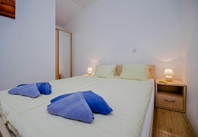 Ferienwohnung in Rovinj - Ferienwohnung in Rovinj mit Klimaanlage, W-LAN, Spülmaschine (230-3) Ferienwohnung in Rovinj - Ferienwohnung in Rovinj mit Klimaanlage, W-LAN, Spülmaschine (230-3)