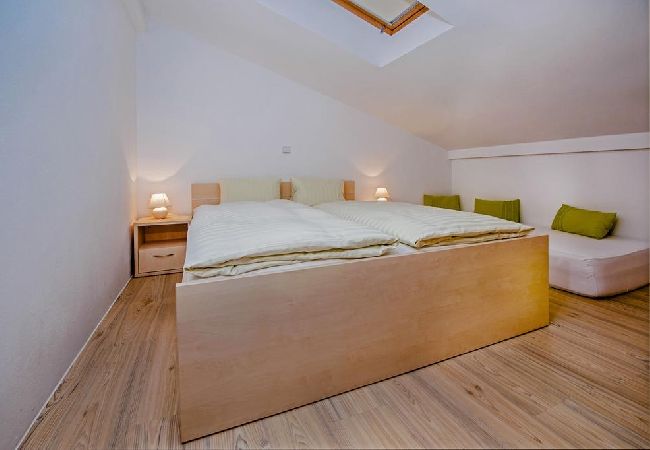 Ferienwohnung in Rovinj - Ferienwohnung in Rovinj mit Klimaanlage, W-LAN, Spülmaschine (230-3) Ferienwohnung in Rovinj - Ferienwohnung in Rovinj mit Klimaanlage, W-LAN, Spülmaschine (230-3)