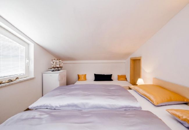 Zimmeranmietung in Rovinj - Zimmer in Rovinj mit Klimaanlage, W-LAN (230-4) Zimmeranmietung in Rovinj - Zimmer in Rovinj mit Klimaanlage, W-LAN (230-4)