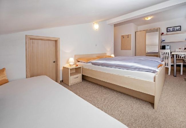 Zimmeranmietung in Rovinj - Zimmer in Rovinj mit Klimaanlage, W-LAN (230-4) Zimmeranmietung in Rovinj - Zimmer in Rovinj mit Klimaanlage, W-LAN (230-4)