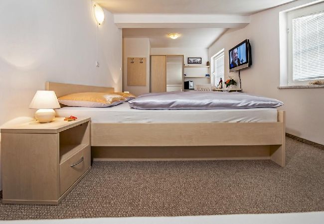 Zimmeranmietung in Rovinj - Zimmer in Rovinj mit Klimaanlage, W-LAN (230-4) Zimmeranmietung in Rovinj - Zimmer in Rovinj mit Klimaanlage, W-LAN (230-4)
