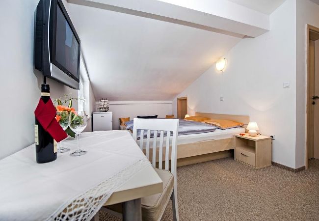 Zimmeranmietung in Rovinj - Zimmer in Rovinj mit Klimaanlage, W-LAN (230-4) Zimmeranmietung in Rovinj - Zimmer in Rovinj mit Klimaanlage, W-LAN (230-4)