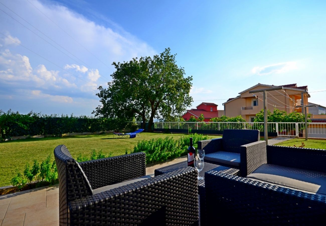 Ferienwohnung in Kaštel Sucurac - Ferienwohnung in Kaštel Sućurac mit Meerblick, Balkon, Klimaanlage, W-LAN (570-1)