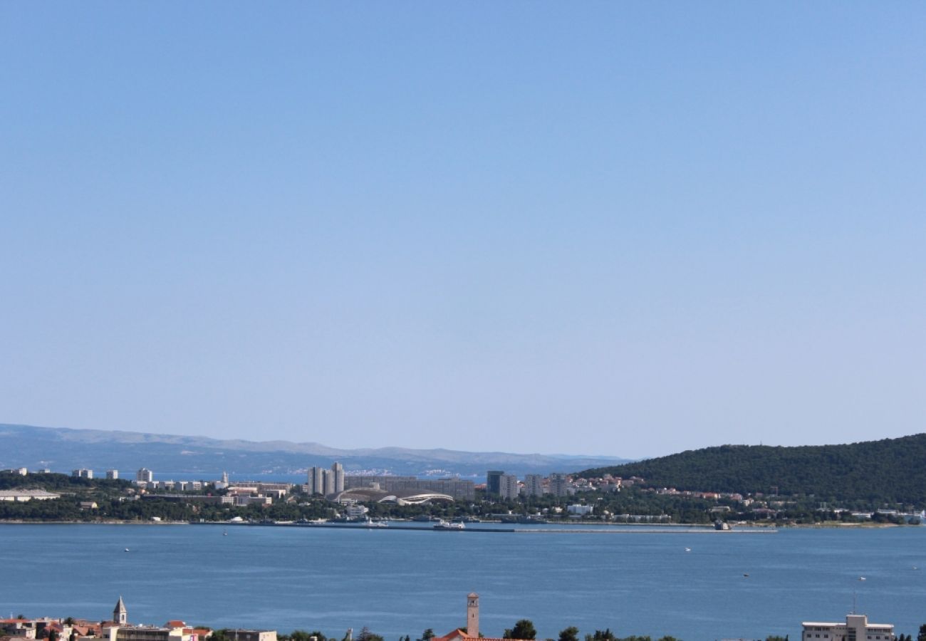 Ferienwohnung in Kaštel Sucurac - Ferienwohnung in Kaštel Sućurac mit Meerblick, Balkon, Klimaanlage, W-LAN (570-1)