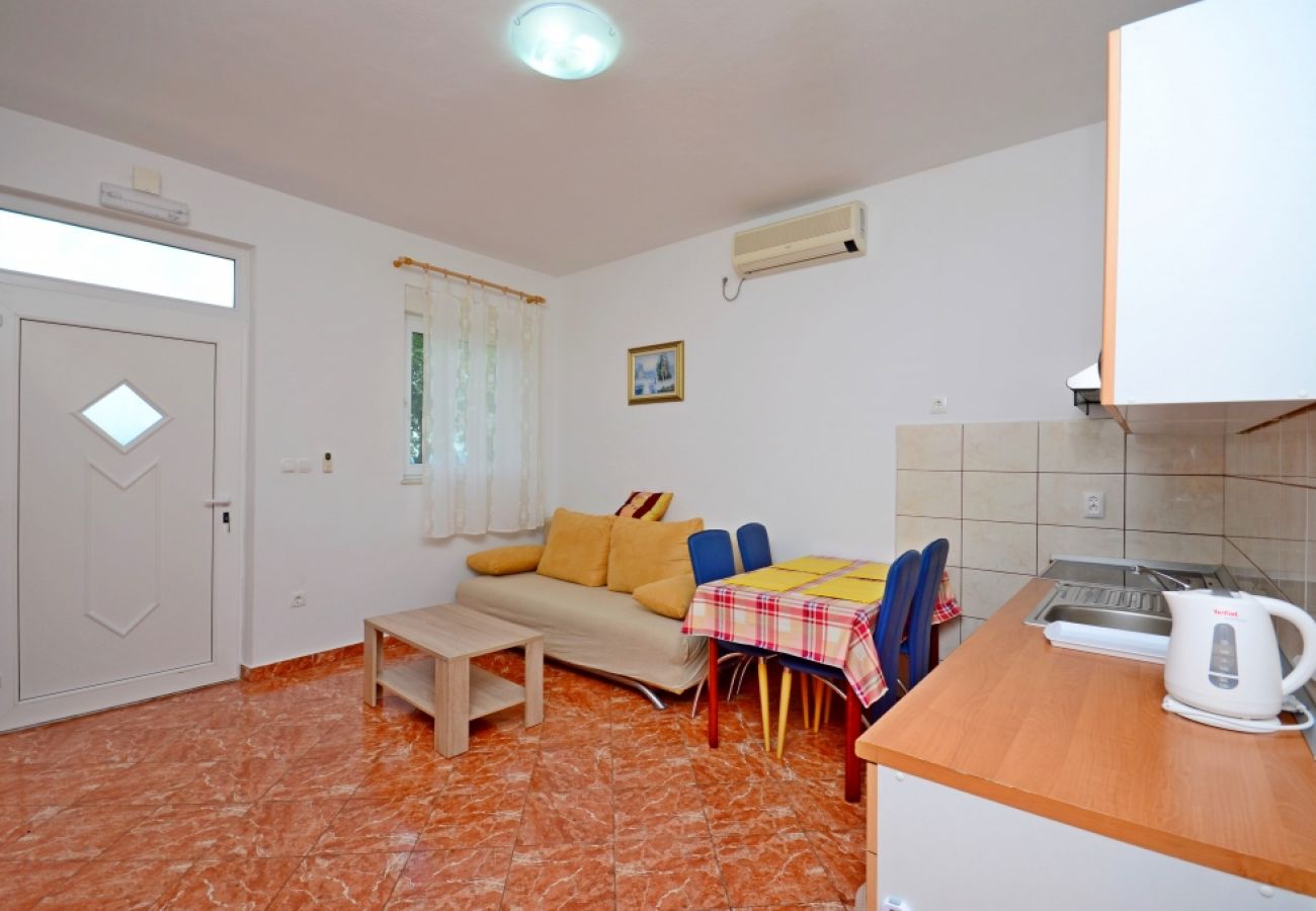 Ferienwohnung in Kaštel Sucurac - Ferienwohnung in Kaštel Sućurac mit Meerblick, Balkon, Klimaanlage, W-LAN (570-1)