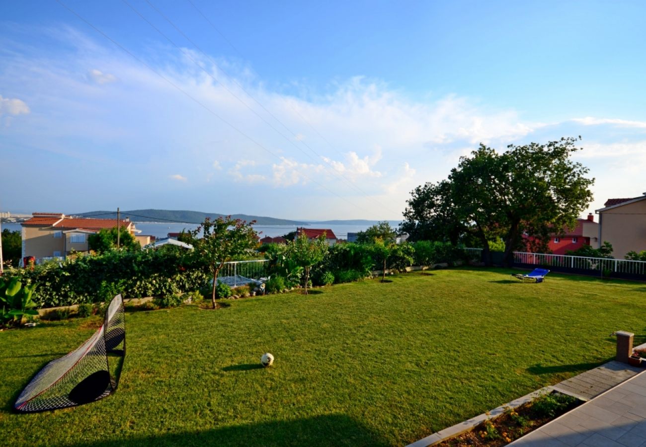 Ferienwohnung in Kaštel Sucurac - Ferienwohnung in Kaštel Sućurac mit Meerblick, Balkon, Klimaanlage, W-LAN (570-1)