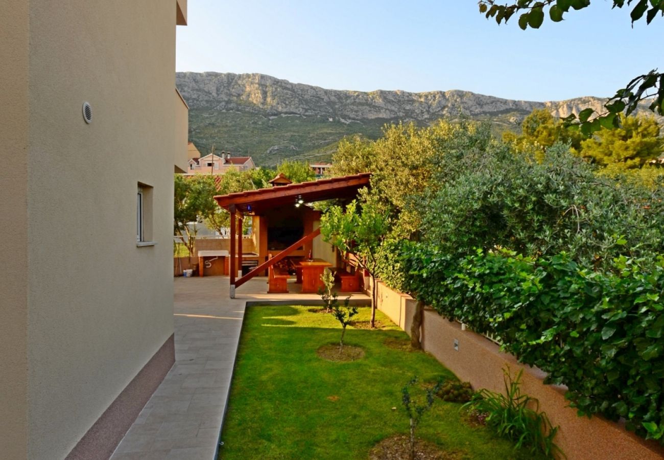 Ferienwohnung in Kaštel Sucurac - Ferienwohnung in Kaštel Sućurac mit Meerblick, Balkon, Klimaanlage, W-LAN (570-1)