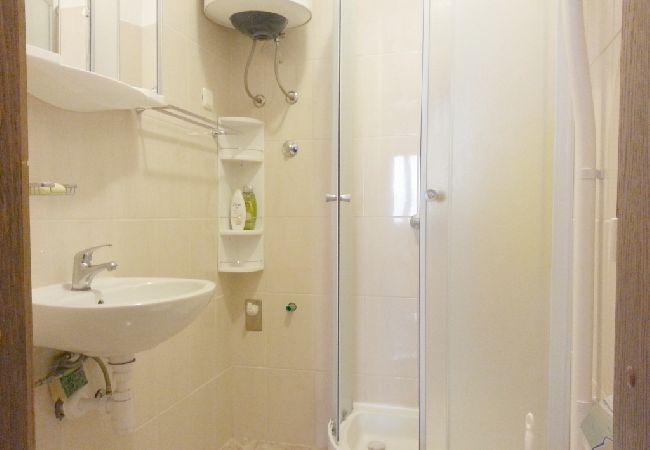 Ferienwohnung in Supetar - Ferienwohnung in Supetar mit Meerblick, Terrasse, Klimaanlage, W-LAN (581-1) Ferienwohnung in Supetar - Ferienwohnung in Supetar mit Meerblick, Terrasse, Klimaanlage, W-LAN (581-1)