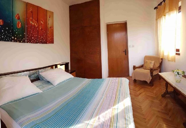 Ferienwohnung in Supetar - Ferienwohnung in Supetar mit Meerblick, Terrasse, Klimaanlage, W-LAN (581-1) Ferienwohnung in Supetar - Ferienwohnung in Supetar mit Meerblick, Terrasse, Klimaanlage, W-LAN (581-1)