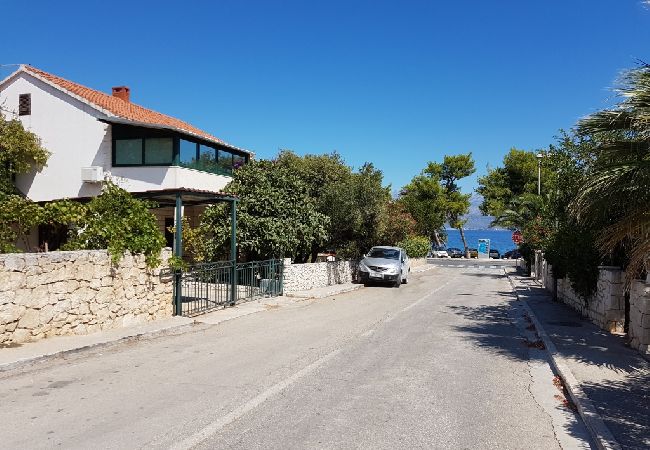 Ferienwohnung in Supetar - Ferienwohnung in Supetar mit Meerblick, Terrasse, Klimaanlage, W-LAN (581-1) Ferienwohnung in Supetar - Ferienwohnung in Supetar mit Meerblick, Terrasse, Klimaanlage, W-LAN (581-1)