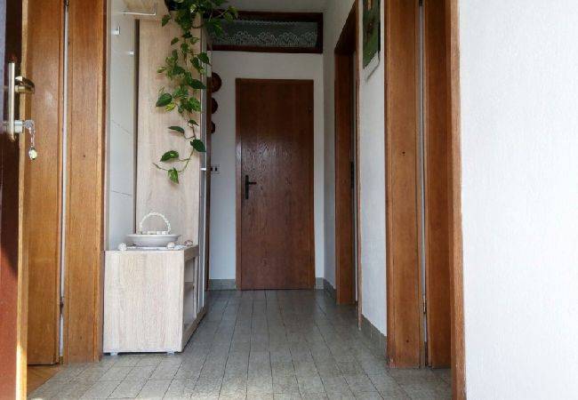 Ferienwohnung in Supetar - Ferienwohnung in Supetar mit Meerblick, Terrasse, Klimaanlage, W-LAN (581-1) Ferienwohnung in Supetar - Ferienwohnung in Supetar mit Meerblick, Terrasse, Klimaanlage, W-LAN (581-1)
