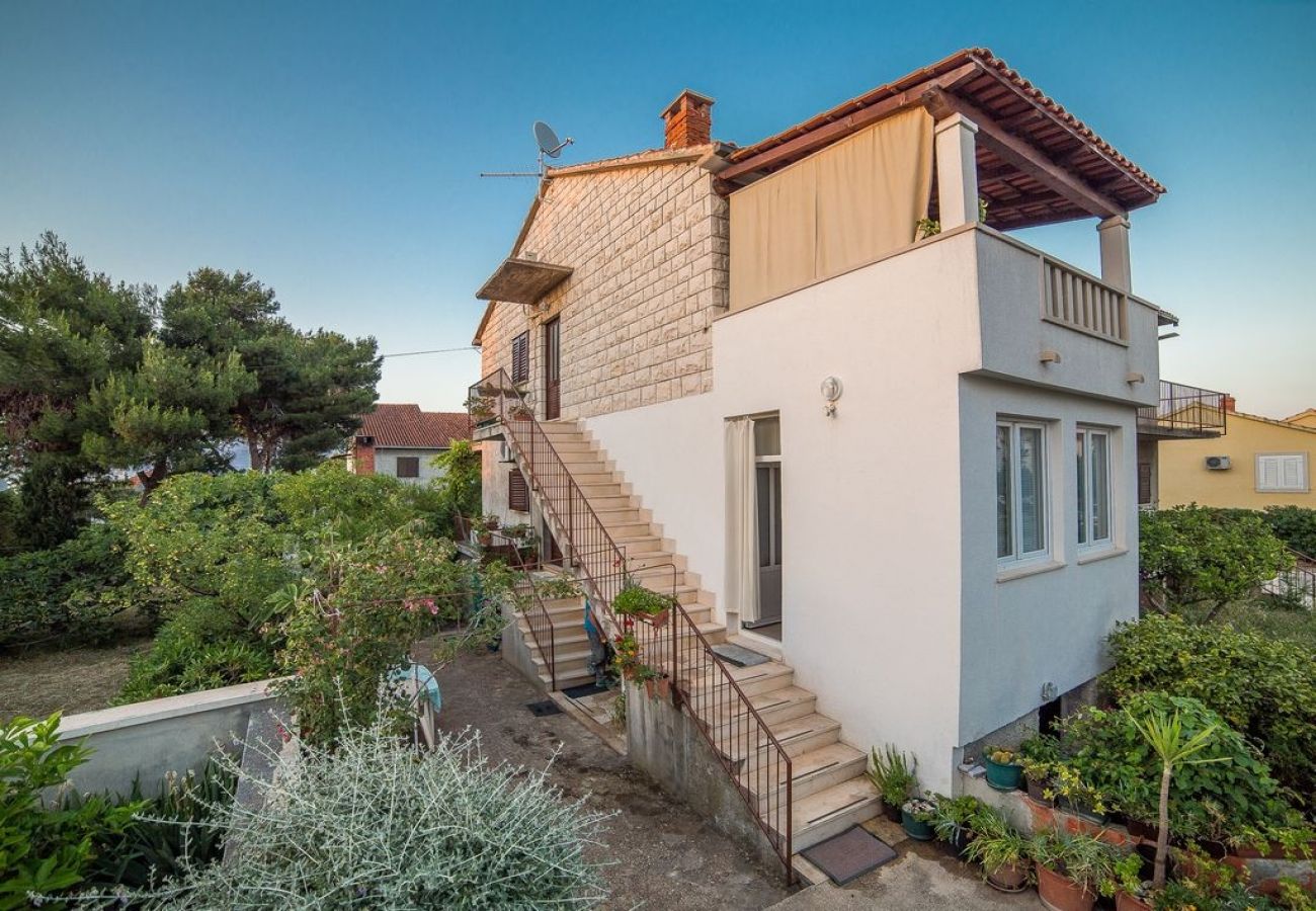 Ferienwohnung in Supetar - Ferienwohnung in Supetar mit Meerblick, Terrasse, Klimaanlage, W-LAN (581-1)