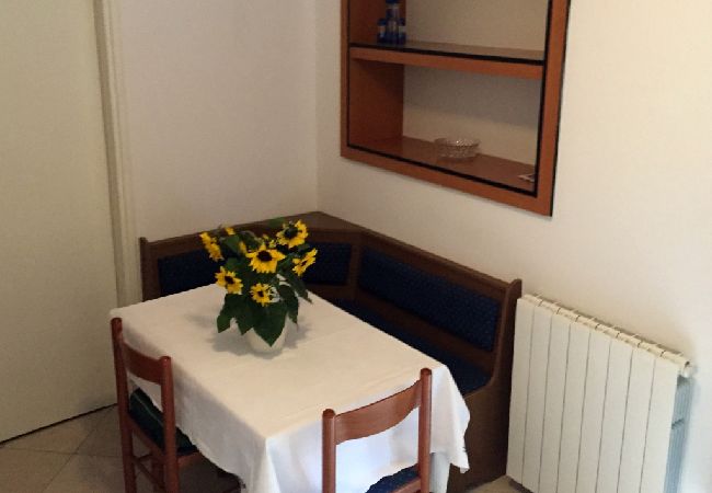 Ferienwohnung in Karigador - Ferienwohnung in Karigador mit Balkon, Klimaanlage, Spülmaschine (587-1) Ferienwohnung in Karigador - Ferienwohnung in Karigador mit Balkon, Klimaanlage, Spülmaschine (587-1)