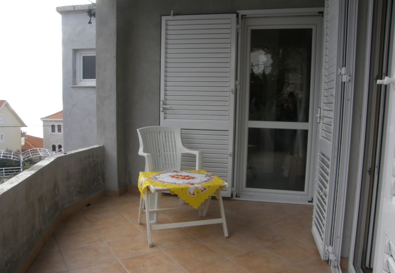 Ferienwohnung in Duce - Ferienwohnung in Duće mit Meerblick, Terrasse, Klimaanlage, Waschmaschine (595-1)