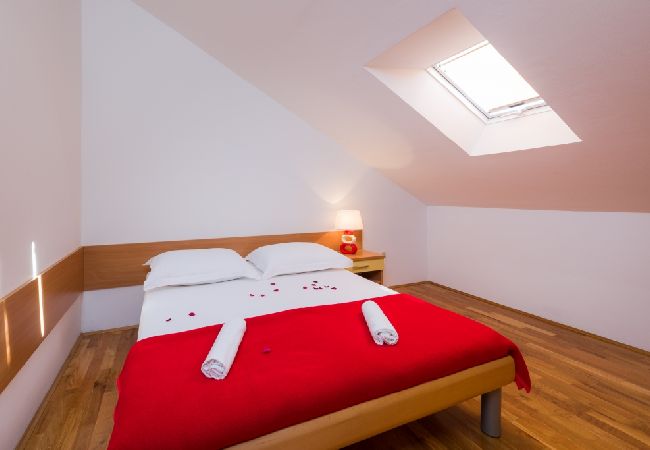 Ferienwohnung in Bol - Ferienwohnung in Bol mit Meerblick, Balkon, Klimaanlage, W-LAN (5217-6) Ferienwohnung in Bol - Ferienwohnung in Bol mit Meerblick, Balkon, Klimaanlage, W-LAN (5217-6)