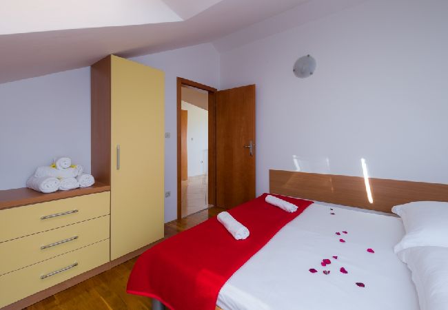 Ferienwohnung in Bol - Ferienwohnung in Bol mit Meerblick, Balkon, Klimaanlage, W-LAN (5217-6) Ferienwohnung in Bol - Ferienwohnung in Bol mit Meerblick, Balkon, Klimaanlage, W-LAN (5217-6)